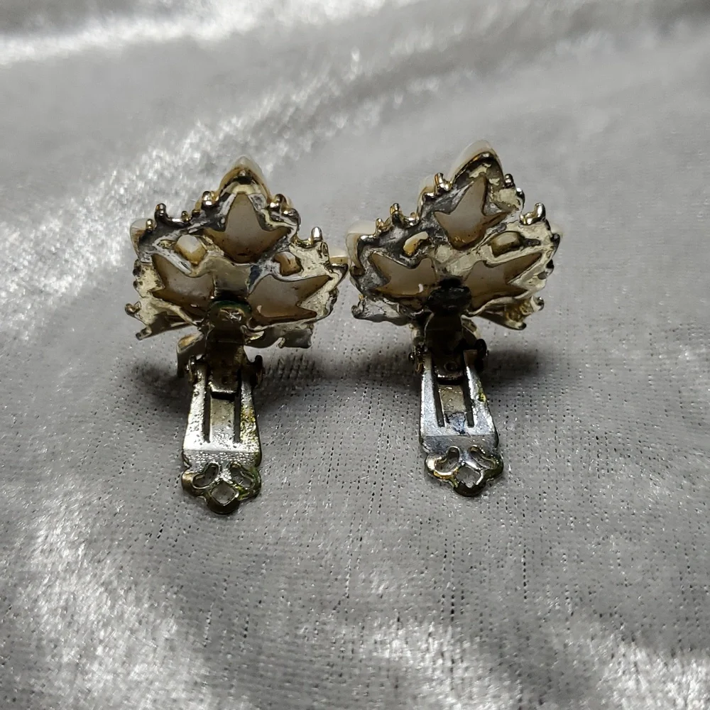 Vintage Unsigned Clip On Earrings Leaf Faux Pearl Rhinestones